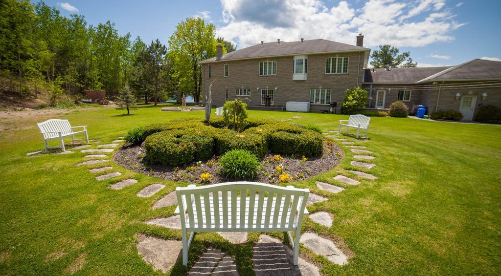Greystone On Golden Lake Deacon Экстерьер фото