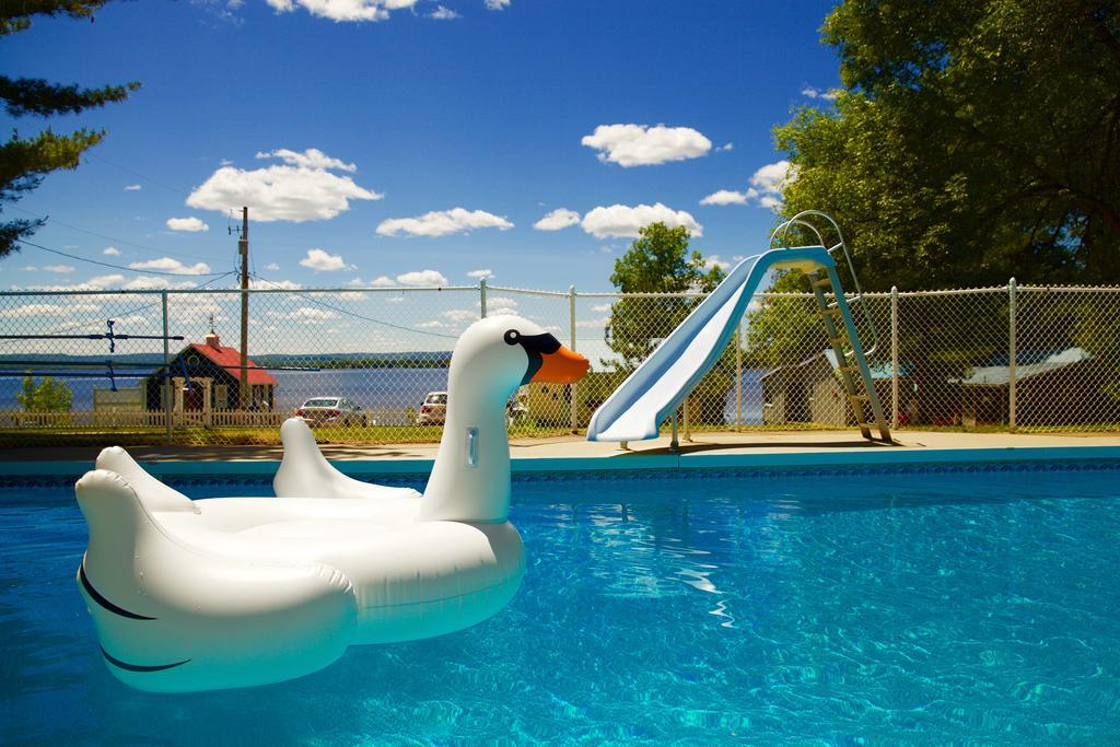 Greystone On Golden Lake Deacon Экстерьер фото